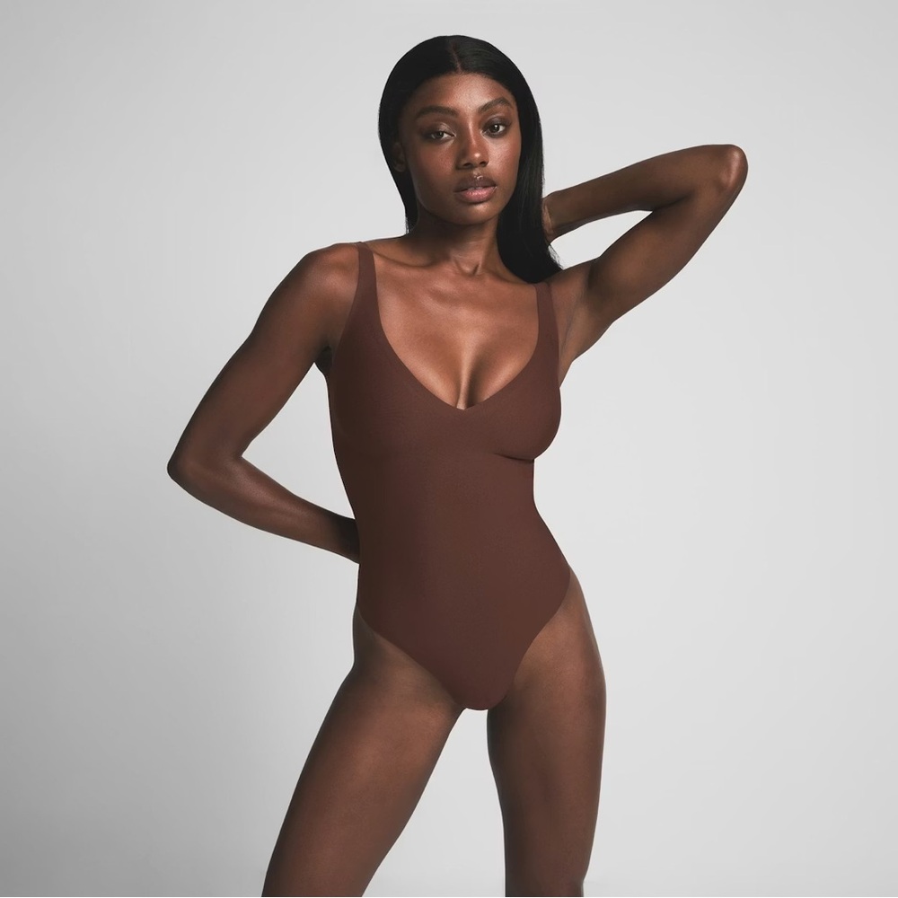 🤎✨NWT SKIMS Body Plunge Thong Bodysuit Cocoa Brown Size Medium🤎